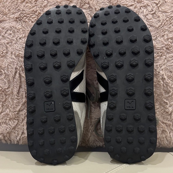 Veja Women's Gray, White, and Red Sneakers - Picture 11 of 14